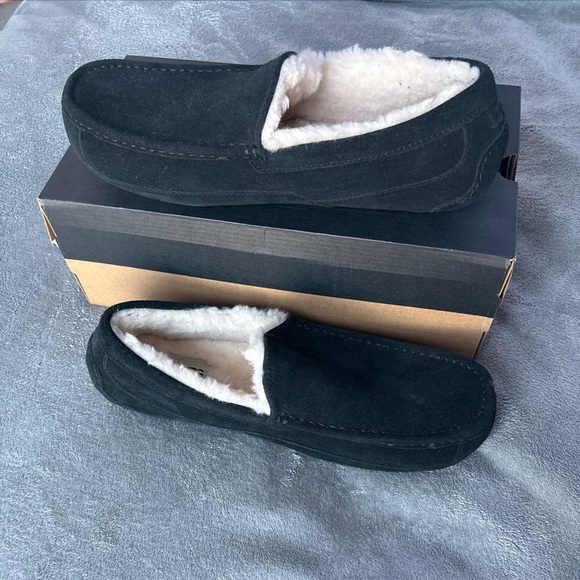 Men UGG Ascot Slipper Suede Black 100% Authentic Brand New - Picture 2 of 10